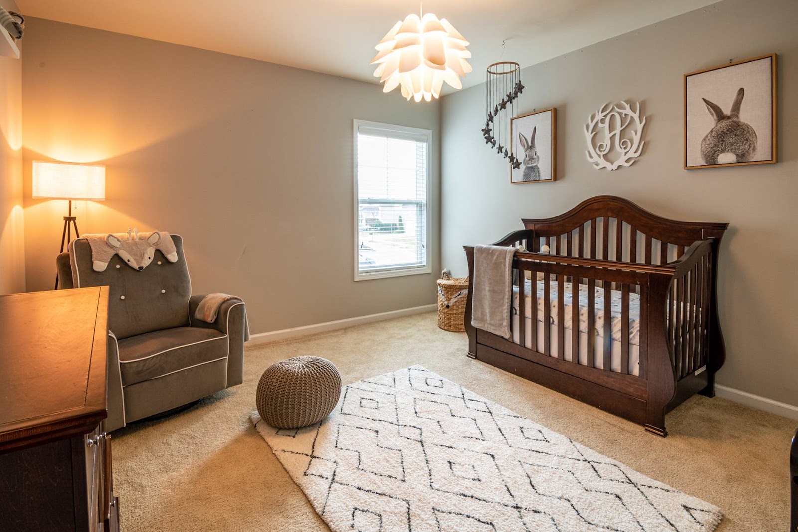 what to look for when buying a crib