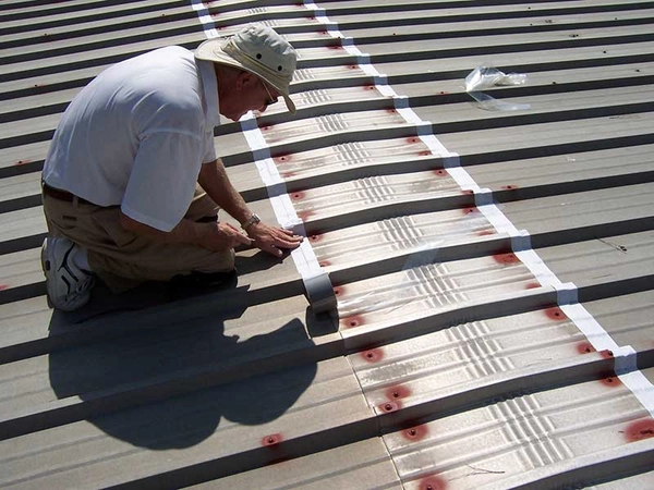 Các nguyên nhân gây thấm dột máng xối 