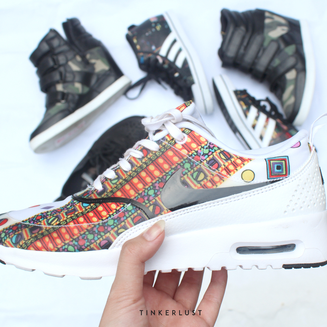 3 Cara Membersihkan Sepatu Sneakers 3 Cara Membersihkan Sepatu Sneakers