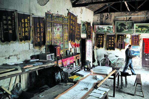 　　这是张德文的家谱制作坊。