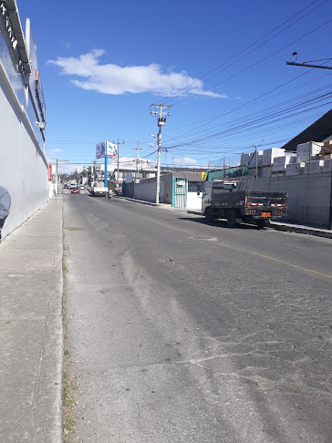Sebastián Moreno &, Quito 170310