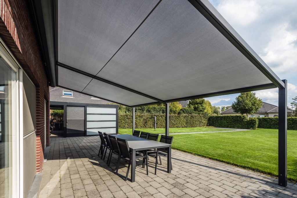 black coloured pvc retractable pergola attached to the facade of a home