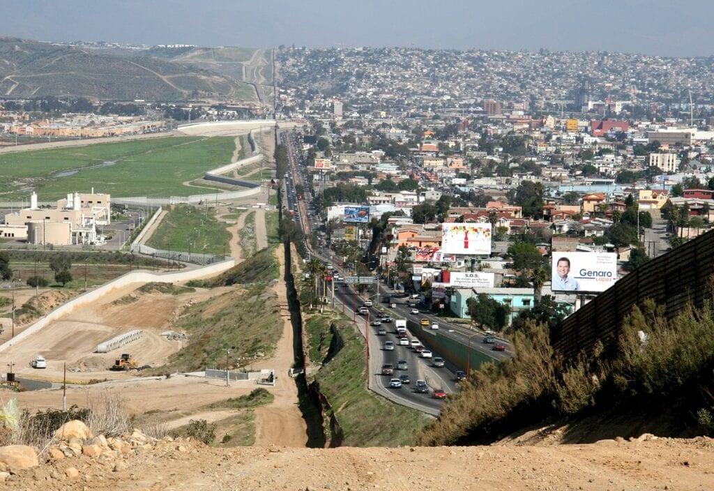 Land border between Mexico and the USA reopening