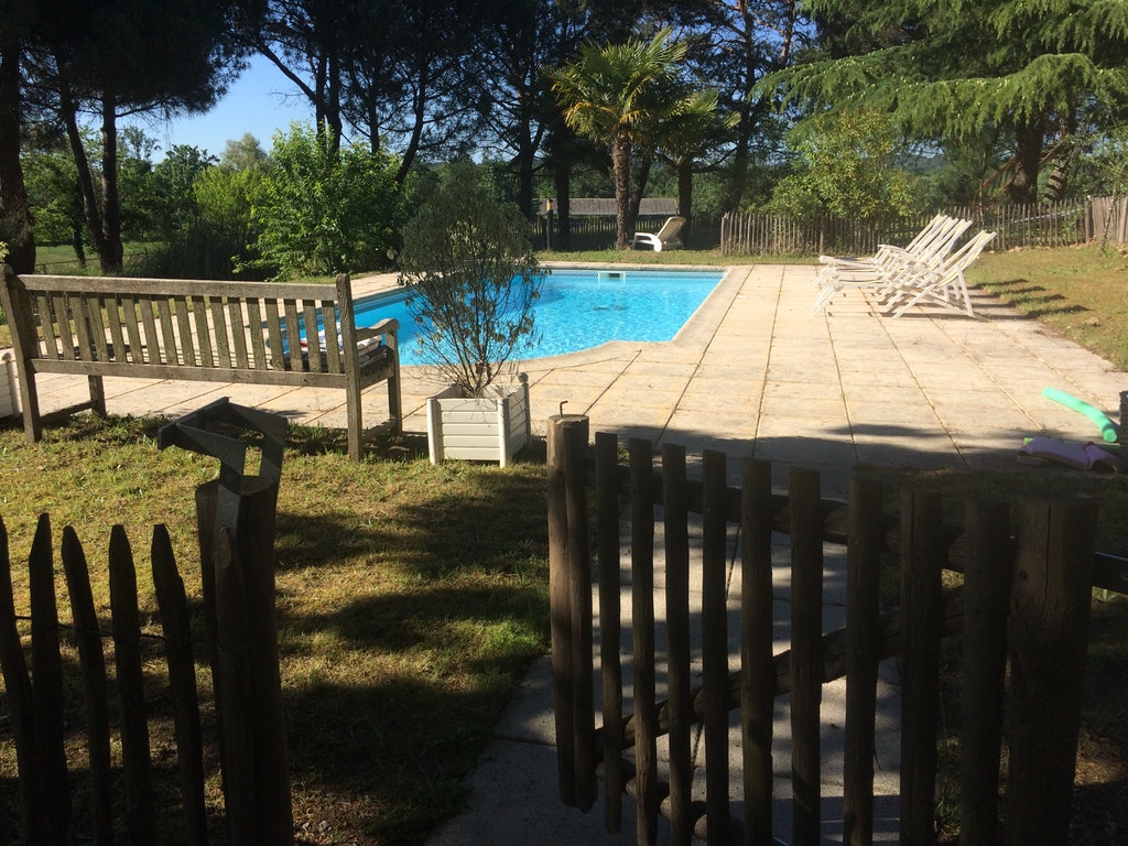 Piscine en pleine nature à seulement 25 minutes de Bordeaux