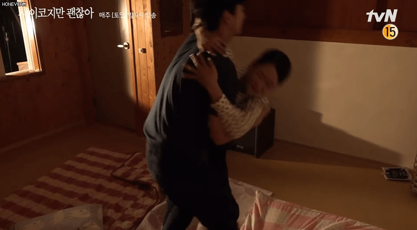 Loạt khoảnh khắc thính triền miên của Kim Soo Hyun - Seo Ye Ji ở hậu trường Điên Thì Có Sao - Ảnh 10.