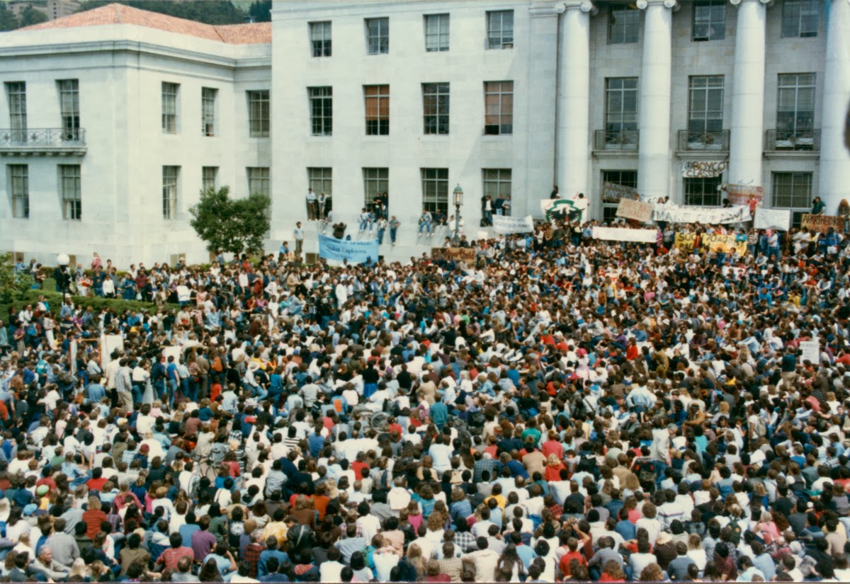 This image has an empty alt attribute; its file name is SproulPlazaUCBerkeley_AntiApartheidProtest1985_1200x825.jpg