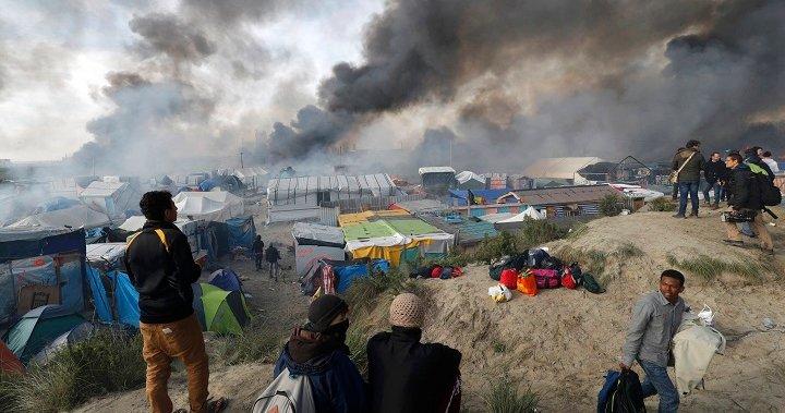 Calais jungle: Exploring the 'tradition' causing some migrants to burn  their tents - National | Globalnews.ca