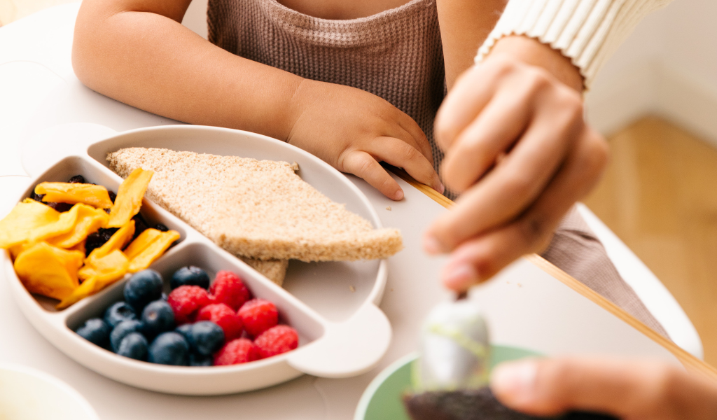 Áp dụng chế độ ăn uống cân bằng để phát triển chiều cao cho trẻ