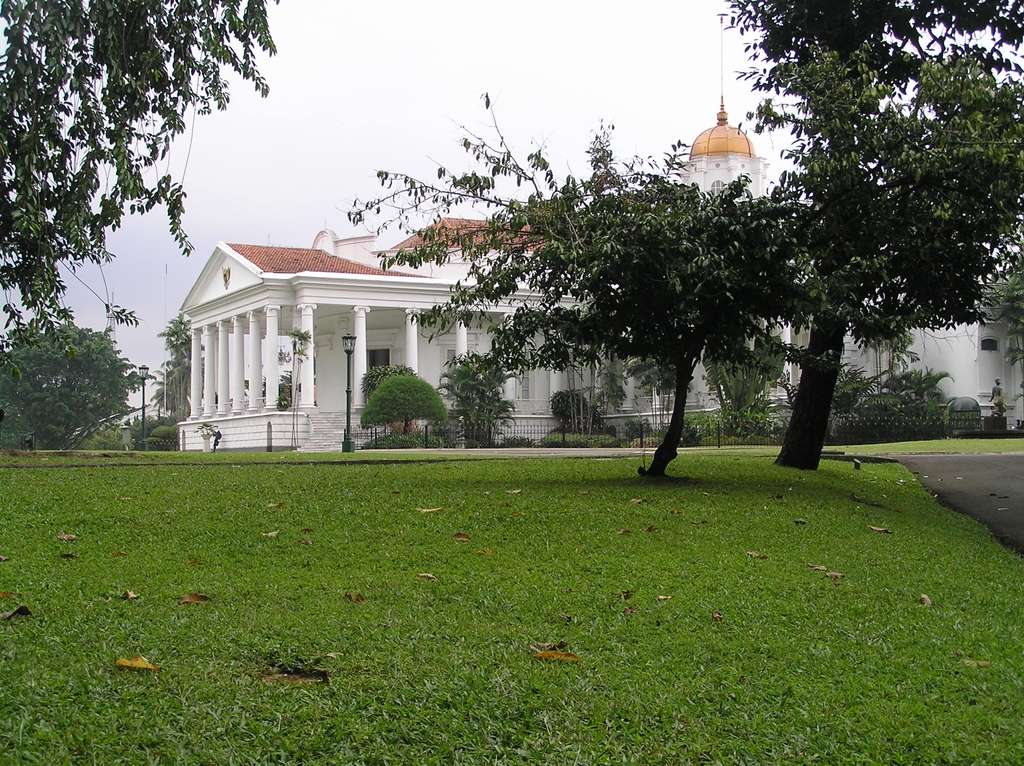Istana Bogor side