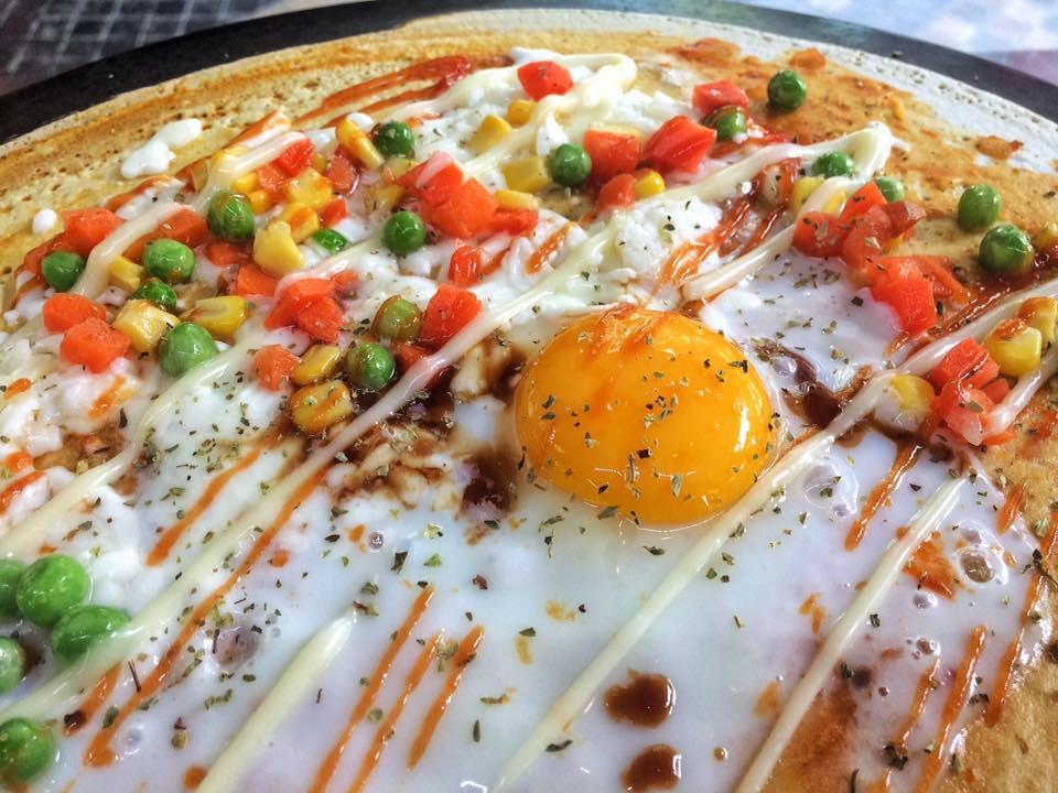 1. ร้าน Gozzilla crepe ท่ามหาราช 2