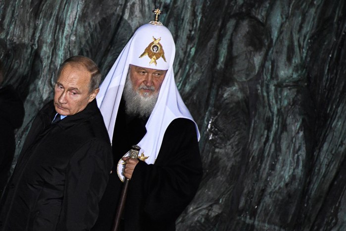 Владимир Путин (слева) и предстоятель Русской православной церкви Кирилл 