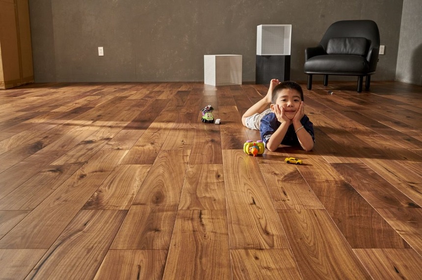 Dùng sàn gỗ thay cho thảm lót sàn tại những không gian có diện tích lớn