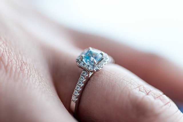 Bespaar nu op de mooiste diamanten met een Van Amstel Diamant kortingscode of actie.