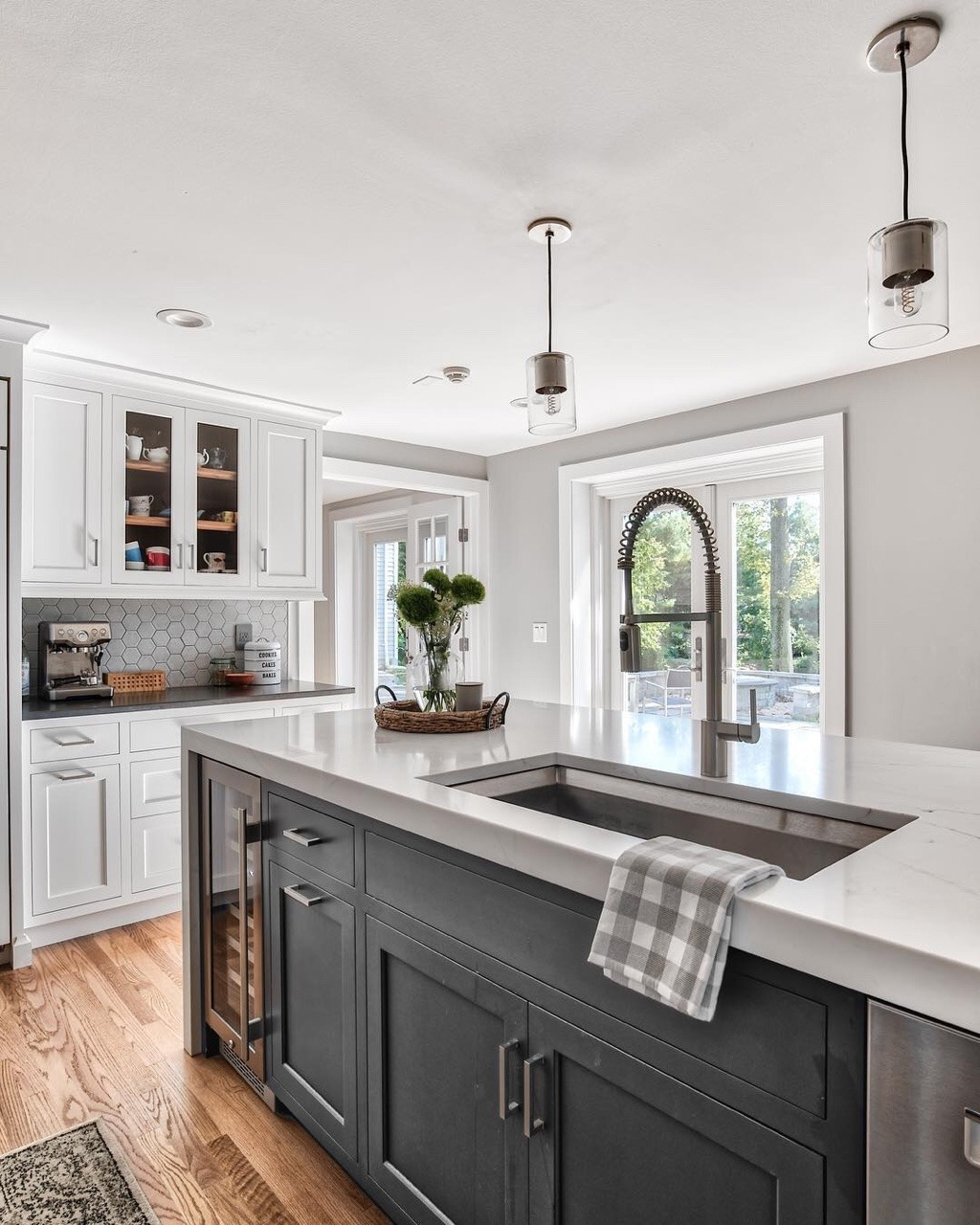 25 Ways To Style Grey Kitchen Cabinets