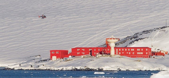 Los contagiados fueron evacuados de la base. Foto: Instituto Antártico Chileno