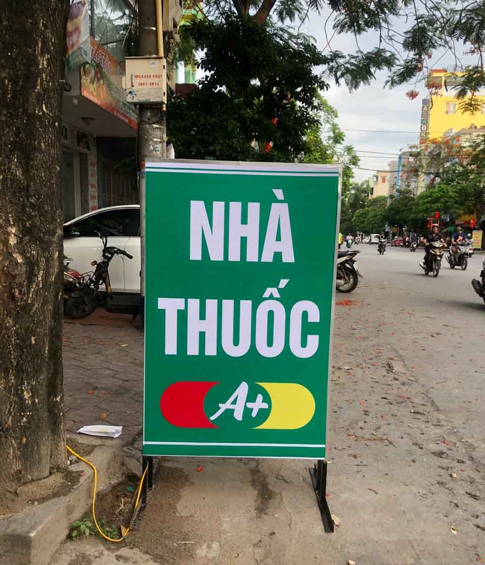 Biển quảng cáo đứng nhà thuốc