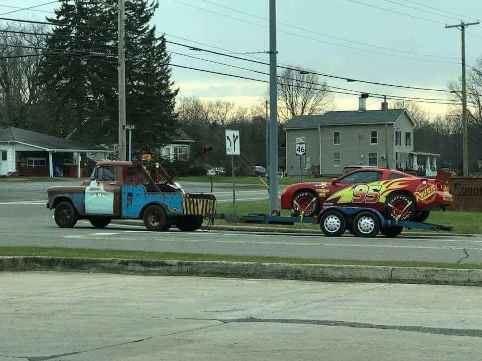 Real-life Lightning McQueen and Tow Mater : pics