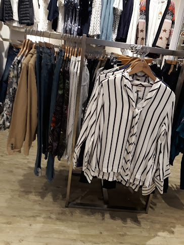 Almacenes Banda Centro Comercial Condado Shopping local 326 - Quito