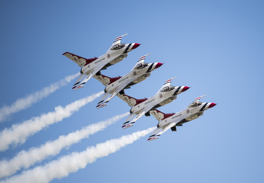 Air-Show-Thunderbirds-Performance-Pittsburgh