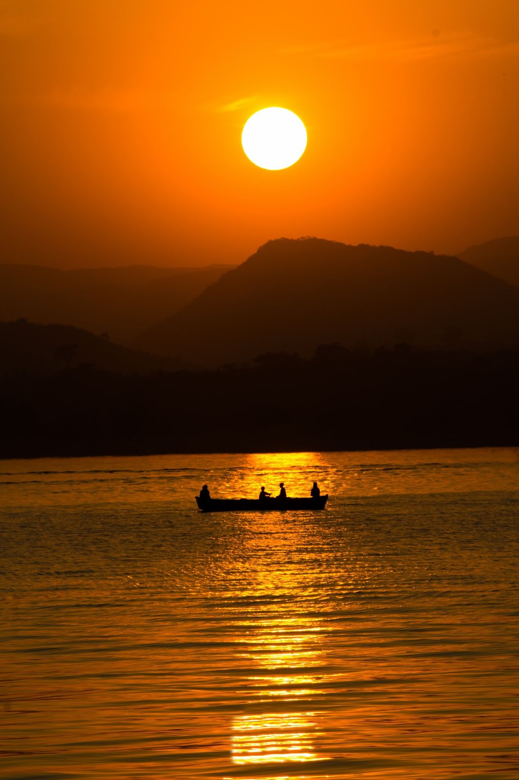 2 days itinerary for Udaipur, Fateh Sagar Lake at sunset, Fateh Sagar Lake, Udaipur, Rajasthan