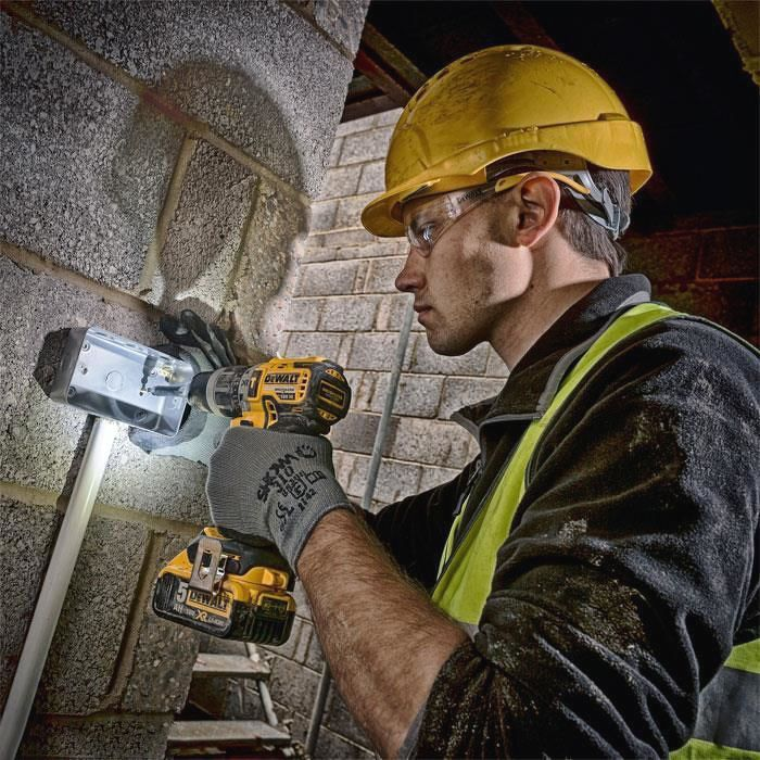 Máy khoan dùng pin 18V Dewalt DCD796M2-B1