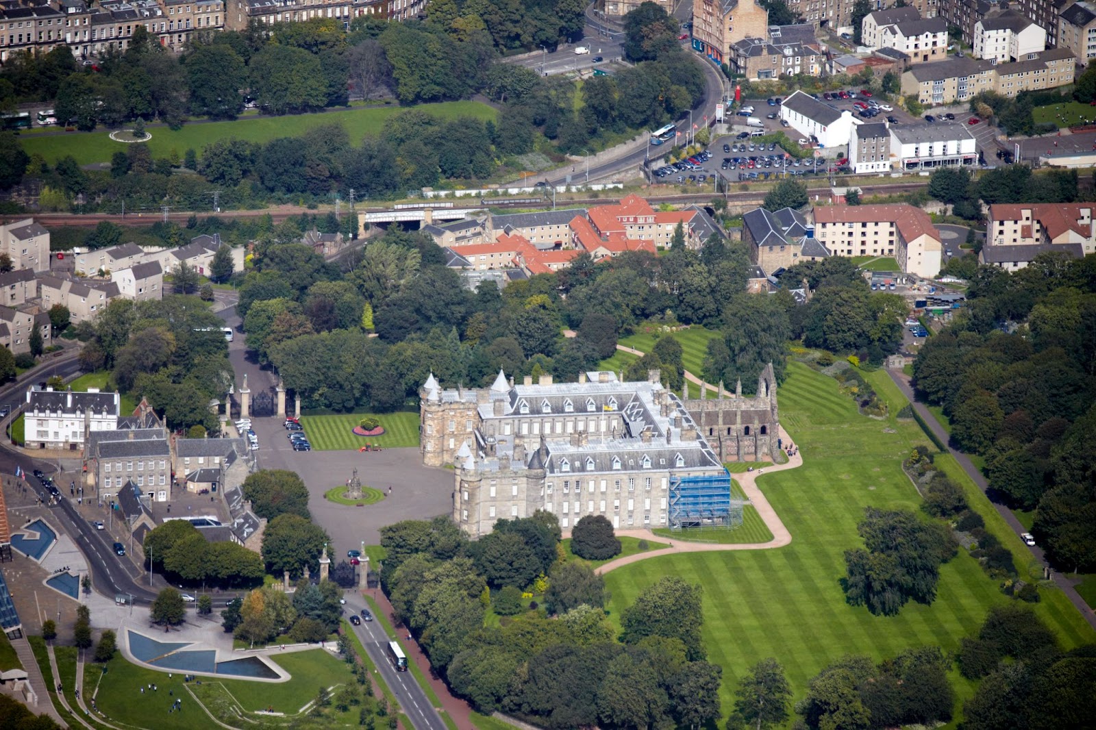 Holyrood vai receber o corpo da rainha Elizabeth II antes de seguir trajeto rumo ao Palácio de Buckingham