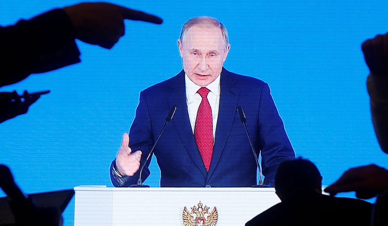 Путин выигрывает гибридную войну России против Америки 