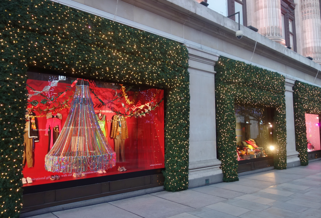 Seasonal displays in visual merchandising