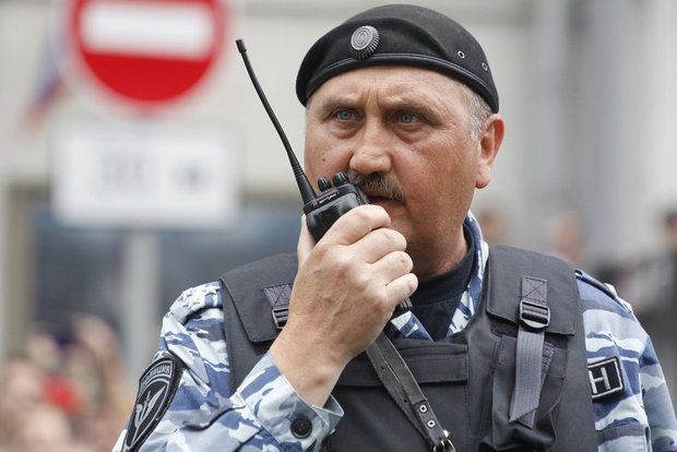 Колишній командир київського Беркута Сергій Кусюк в формі ОМОНу на мітингу в Москві,12 червня 2017.