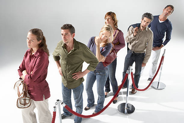 Tentukan film yang ingin ditonton sebelum antri beli tiket (Photo: Getty Images)