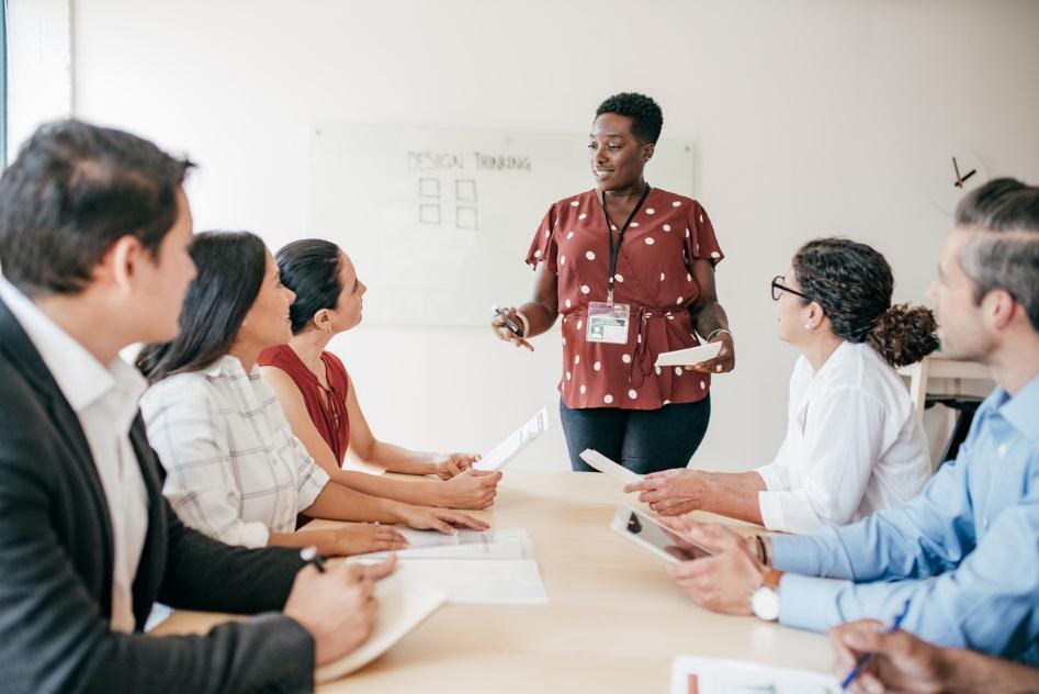 A group of people discussing something

Description automatically generated with low confidence