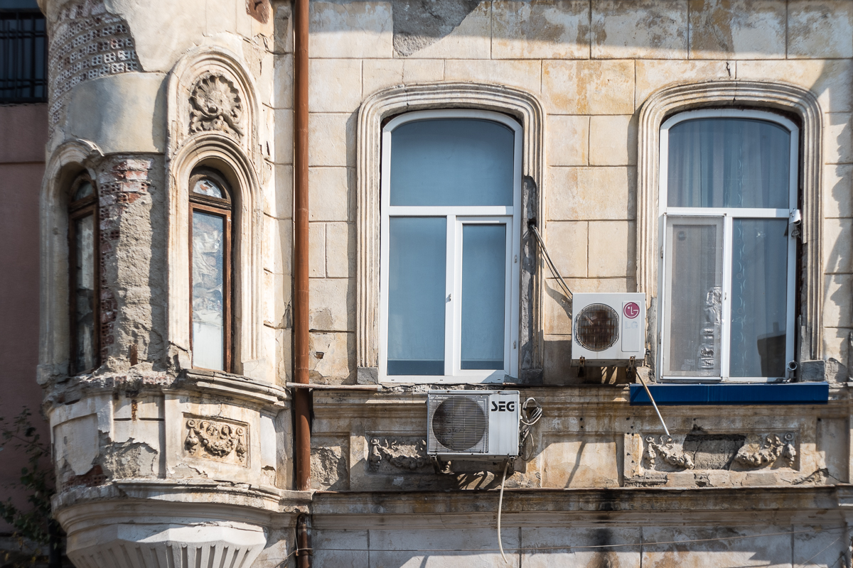 De ce casele românilor arată varză