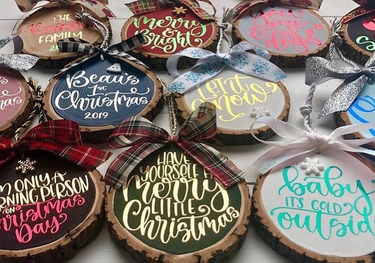 Round Wooden Signs Christmas Decorations