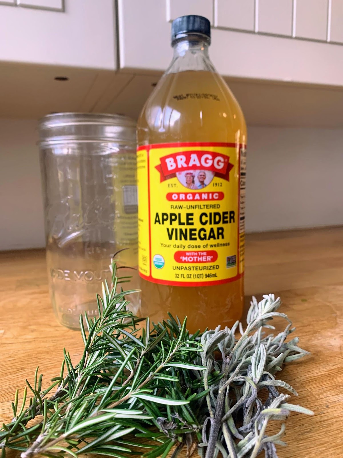 photo of apple cider vinegar, fresh rosemary, and fresh lavender
