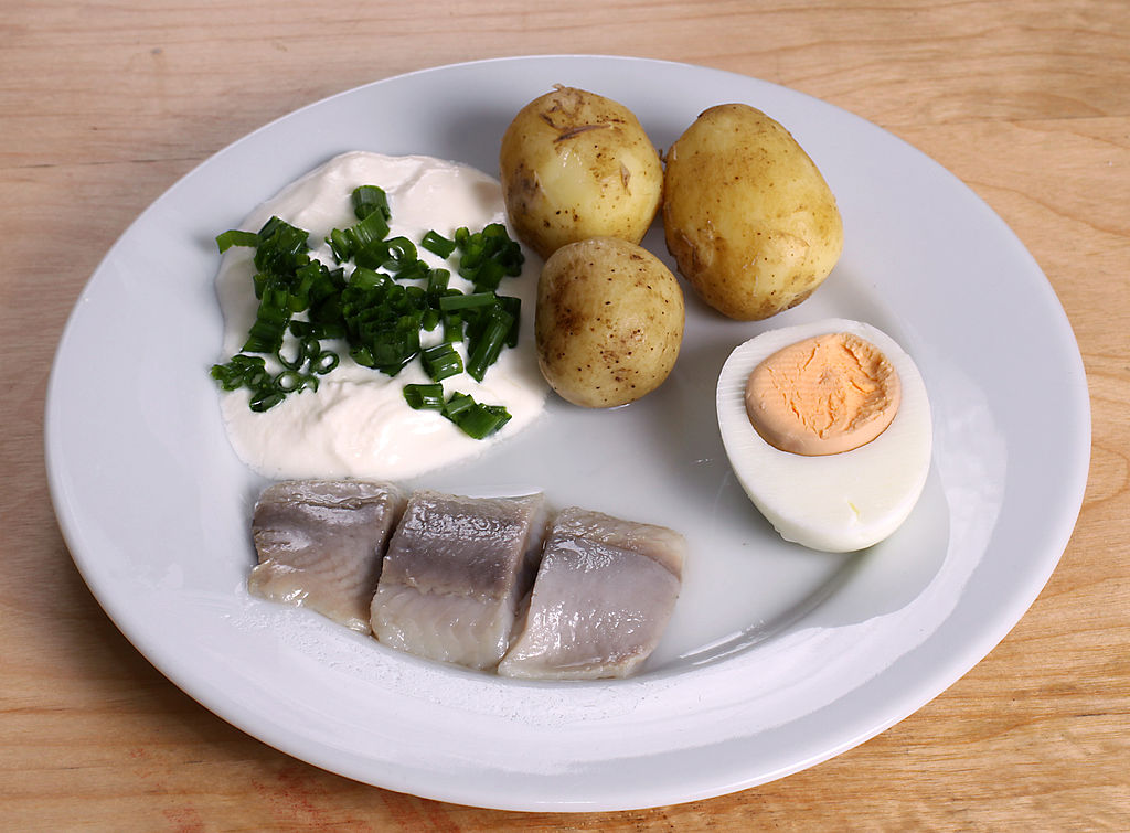 1024px-Midsummer_pickled_herring.jpg