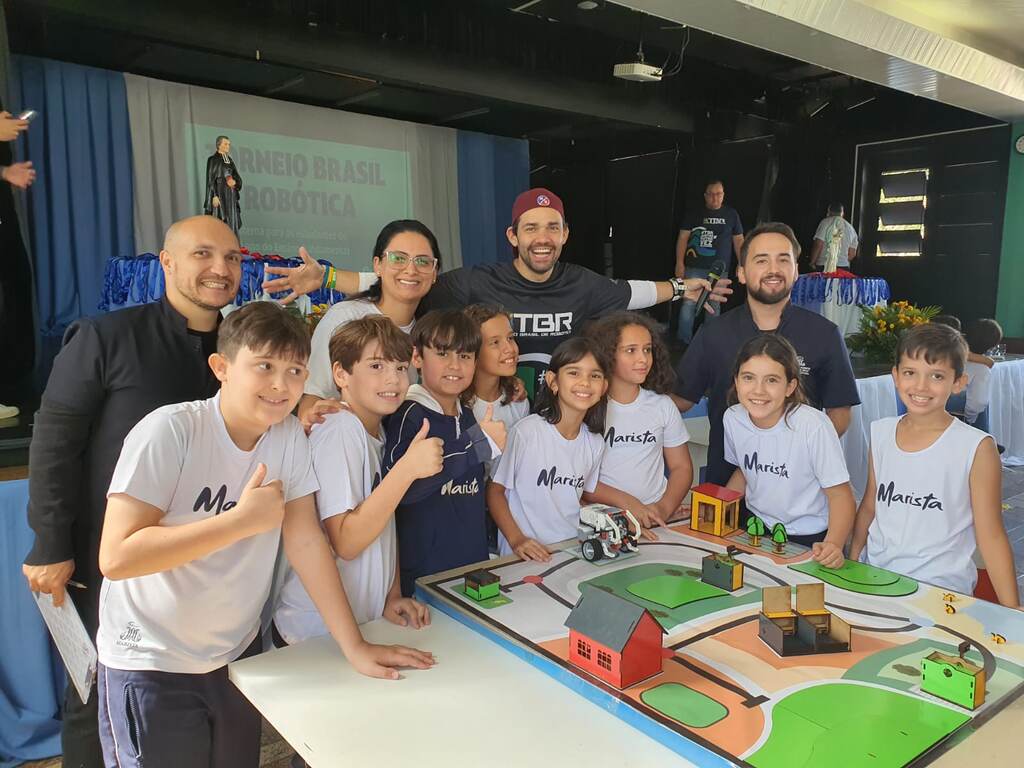 Alunos do Colégio Marista Pato de Minas participam da etapa interna do Torneio Brasil de Robótica (TBR).