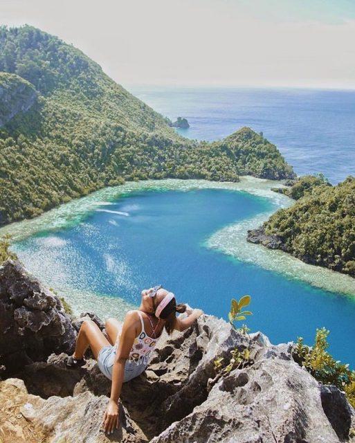 laguna cantik berbentuk hati