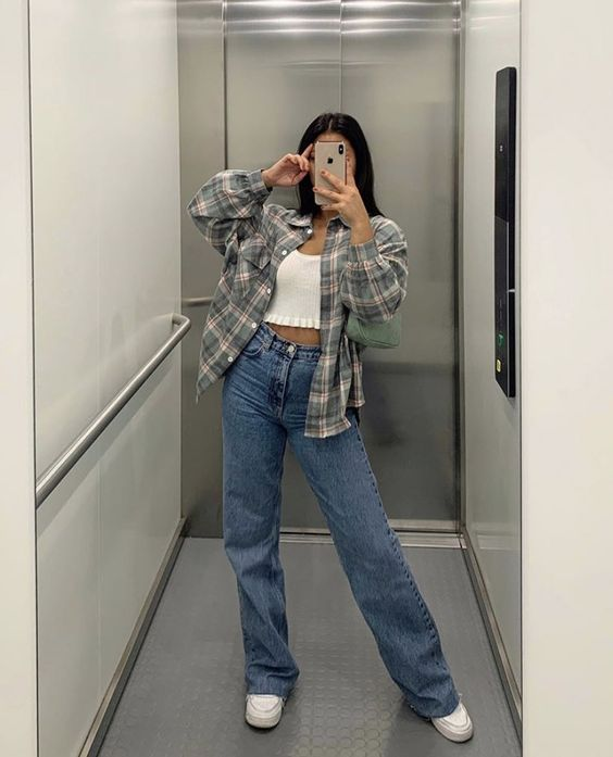 Áo khoác sơ mi Flannel kẻ caro + áo croptop+ quần jean- outfit cho nàng quyến rũ, gợi cảm
