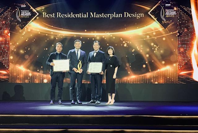 Bà Nguyễn Thị My Lan trao giải Best Residential Masterplan Design