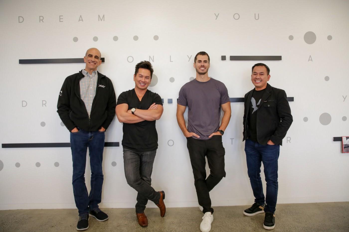 Hình ảnh Tony Tran - Founder & CEO của Peer và những cộng sự của mình trong buổi ra mắt Mainnet tại Mỹ.
