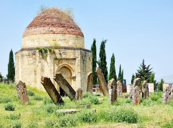 أشهر مناطق السياحة في أذربيجان وقصة الأربعين جزيرة