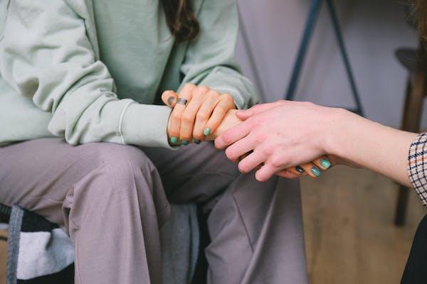 7twj0cABuj2UgIukELaGB0Vt qZOFEcF8Z Apego: qué es, cuáles son sus efectos y su papel en la psicoterapia￼