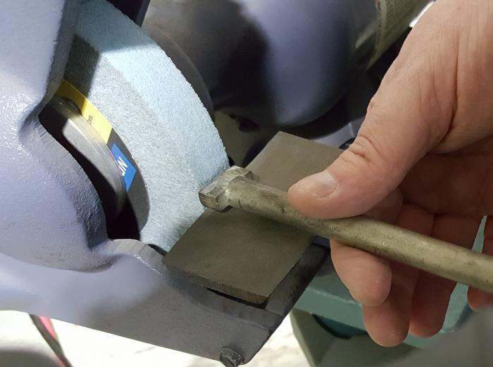 What are the Benefits of Dressing a Grinding Wheel?