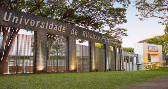 Foto que ilustra matéria sobre Faculdades em Ribeirão Preto mostra a entrada da UNAERP