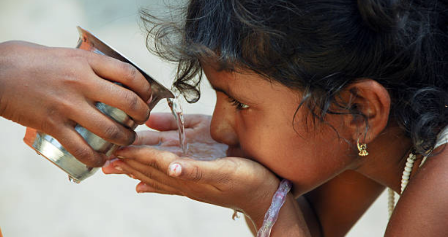 a girl facing water scarcity in India