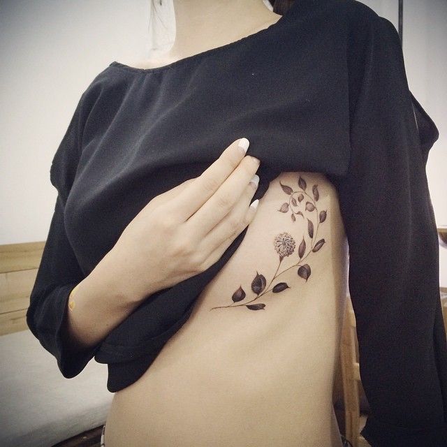 ลายสักไม้เลื้อยหน้าอก 07