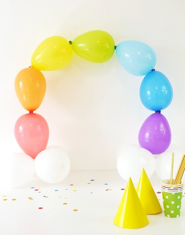 Faça você mesmo: como fazer um arco de balões nas cores do arco-íris? -  Bello Festas