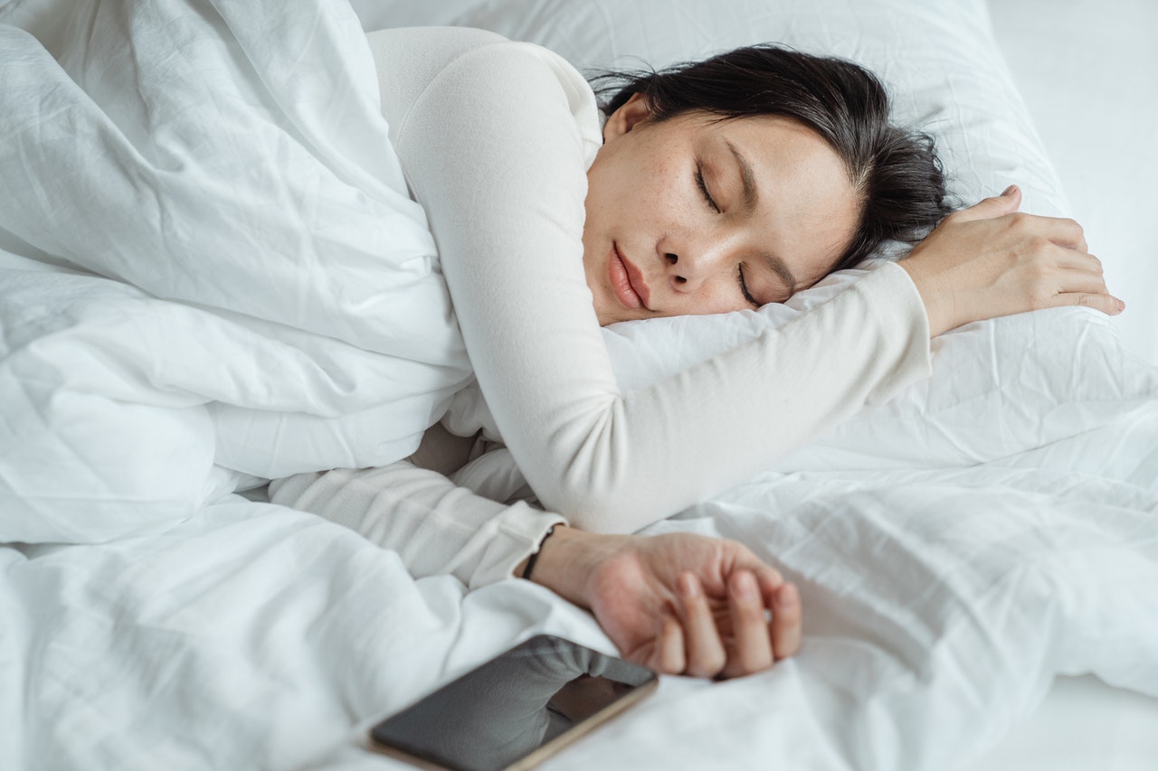 5-kebiasaan-sederhana-yang-dapat-meningkatkan-kesehatan - Tidur yang Cukup