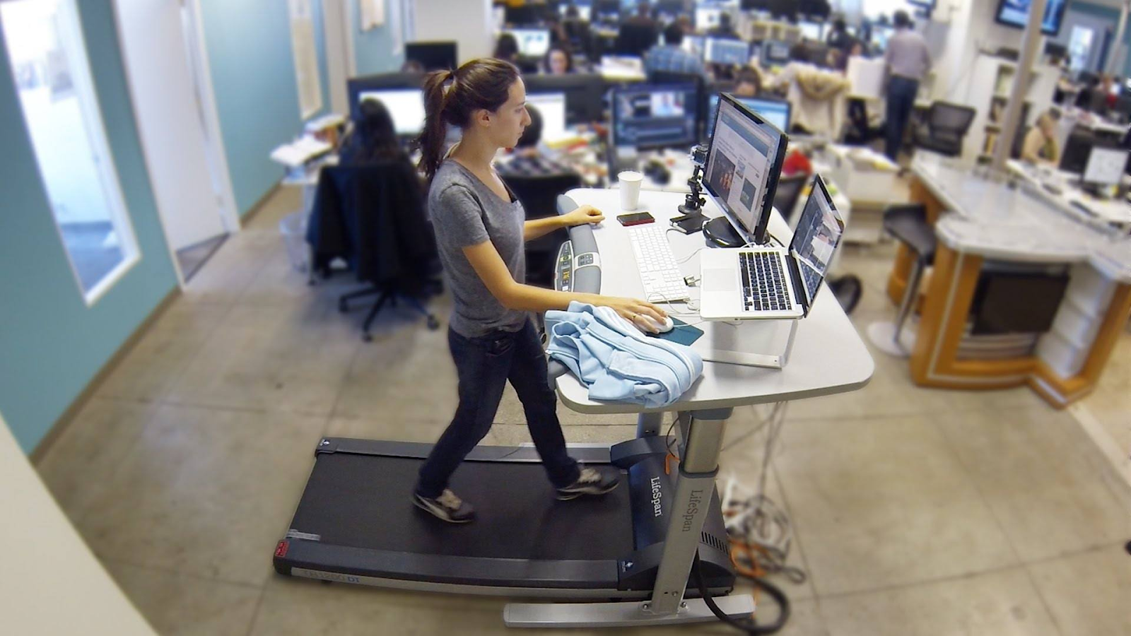Smart desks use modern technology to improve lifestyle. Source: Housely