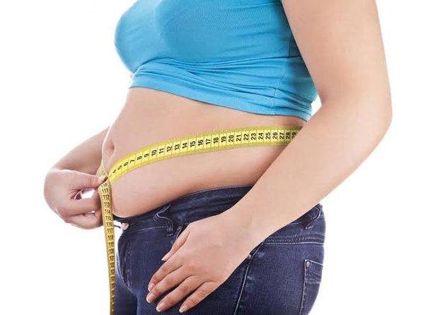 Pourquoi est-ce que je perds du poids sans perdre de graisse abdominale ?  (4 raisons)